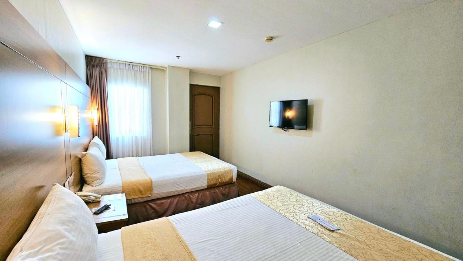 Tagaytay Hotel Sixb Tagaytay City Esterno foto